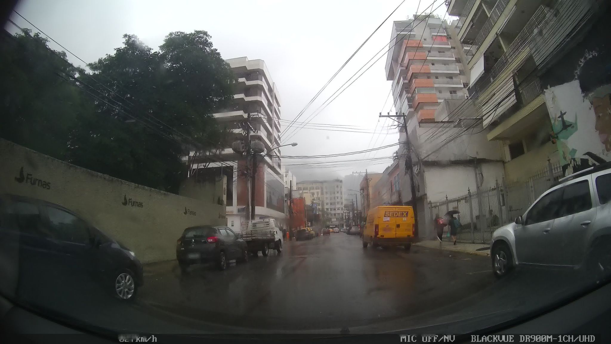 Street-level view near Trio Botafogo Completo, Botafogo