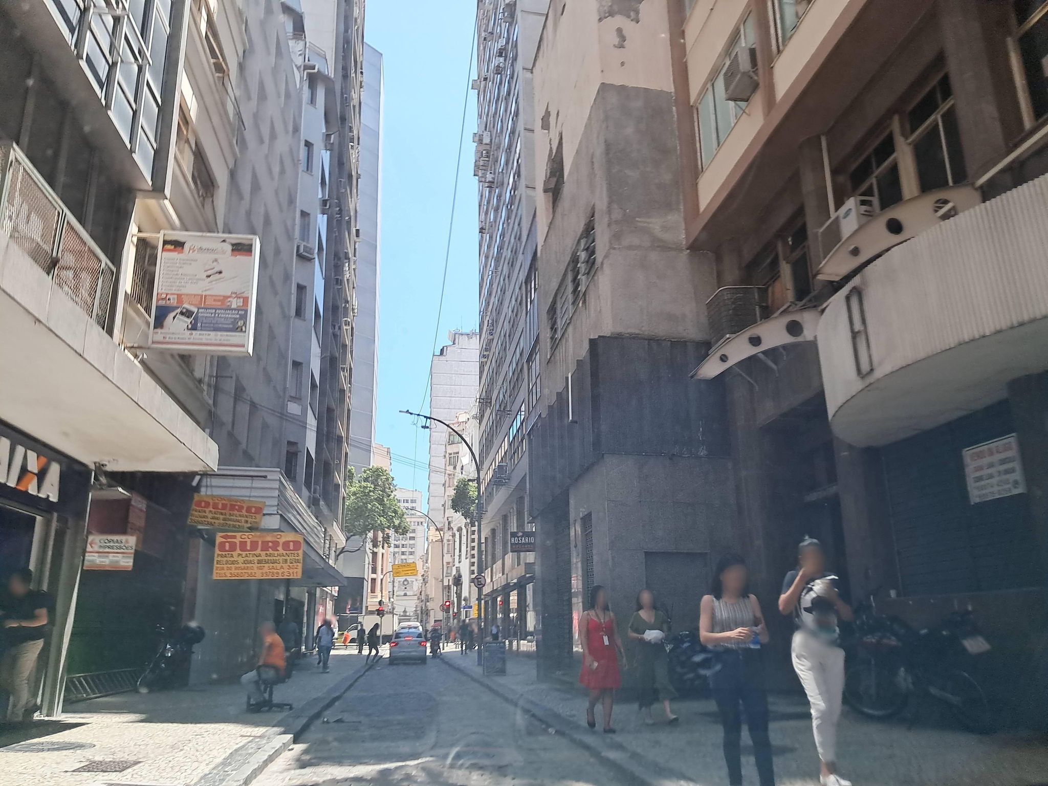 Street-level view near Turff, Centro