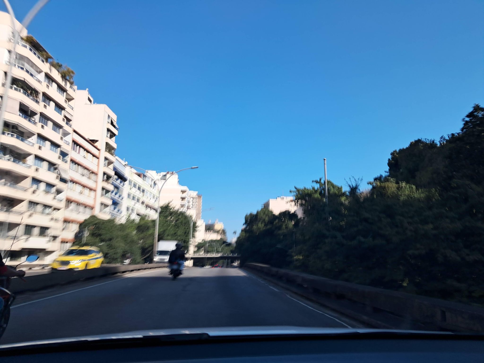 Street-level view near Ully, Catete