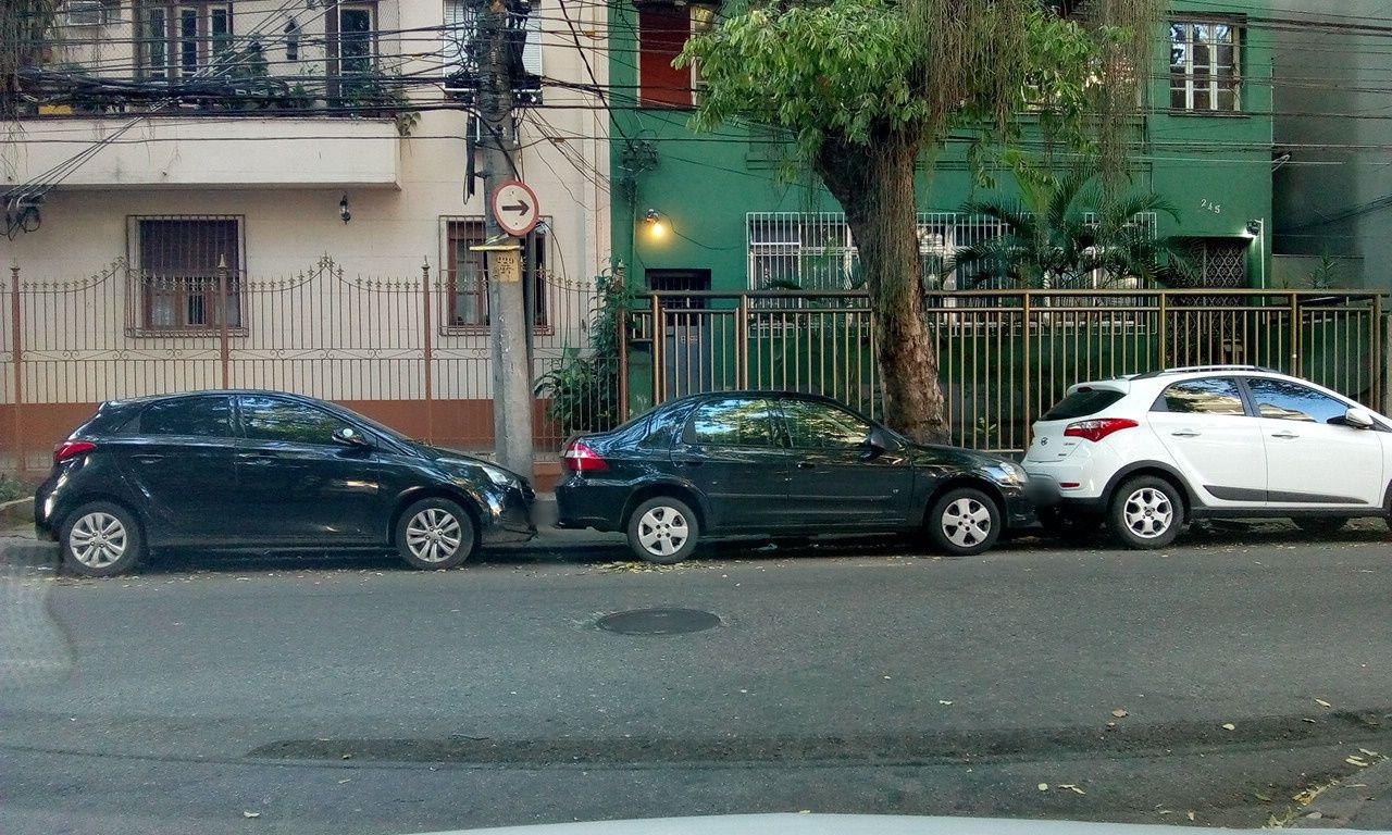 Street-level view near Unique Botafogo, Botafogo