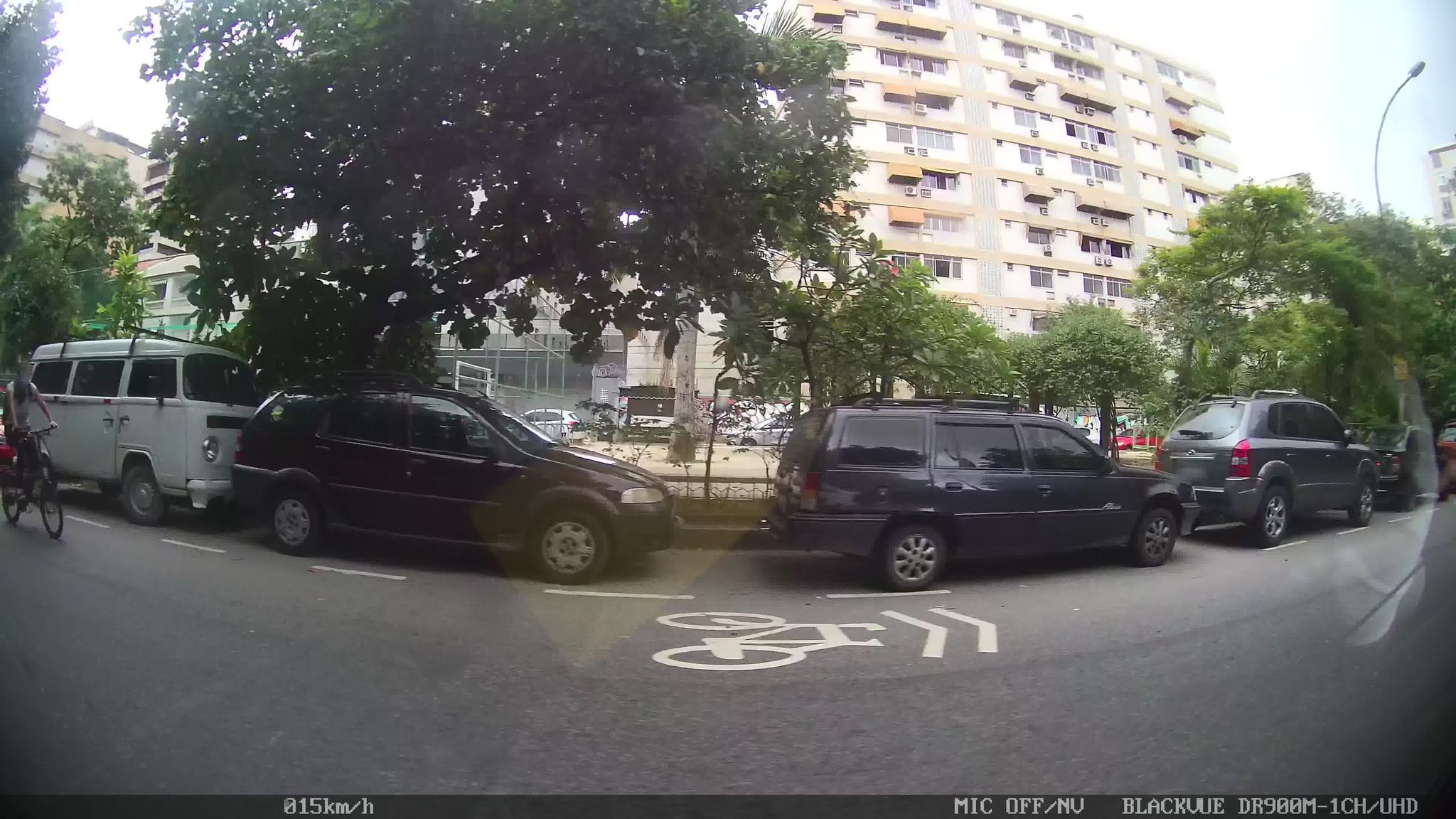 Street-level view near Valansi Residencial, Botafogo