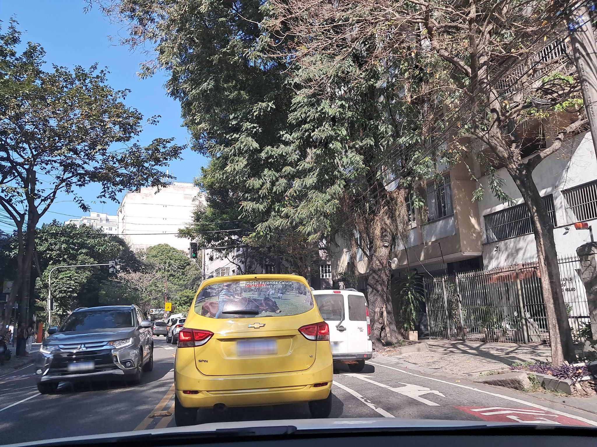 Street-level view near Varandas do Cosme Velho, Laranjeiras