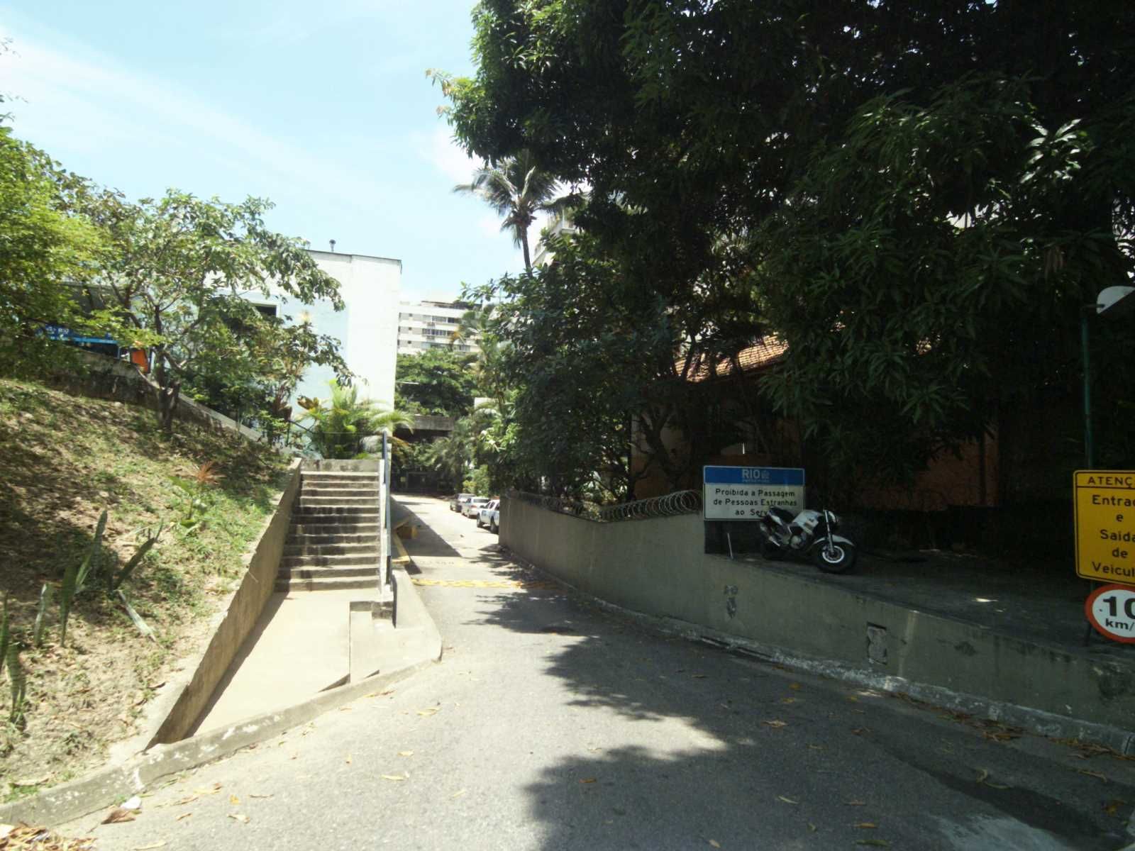 Street-level view near Verde Mar, Lagoa