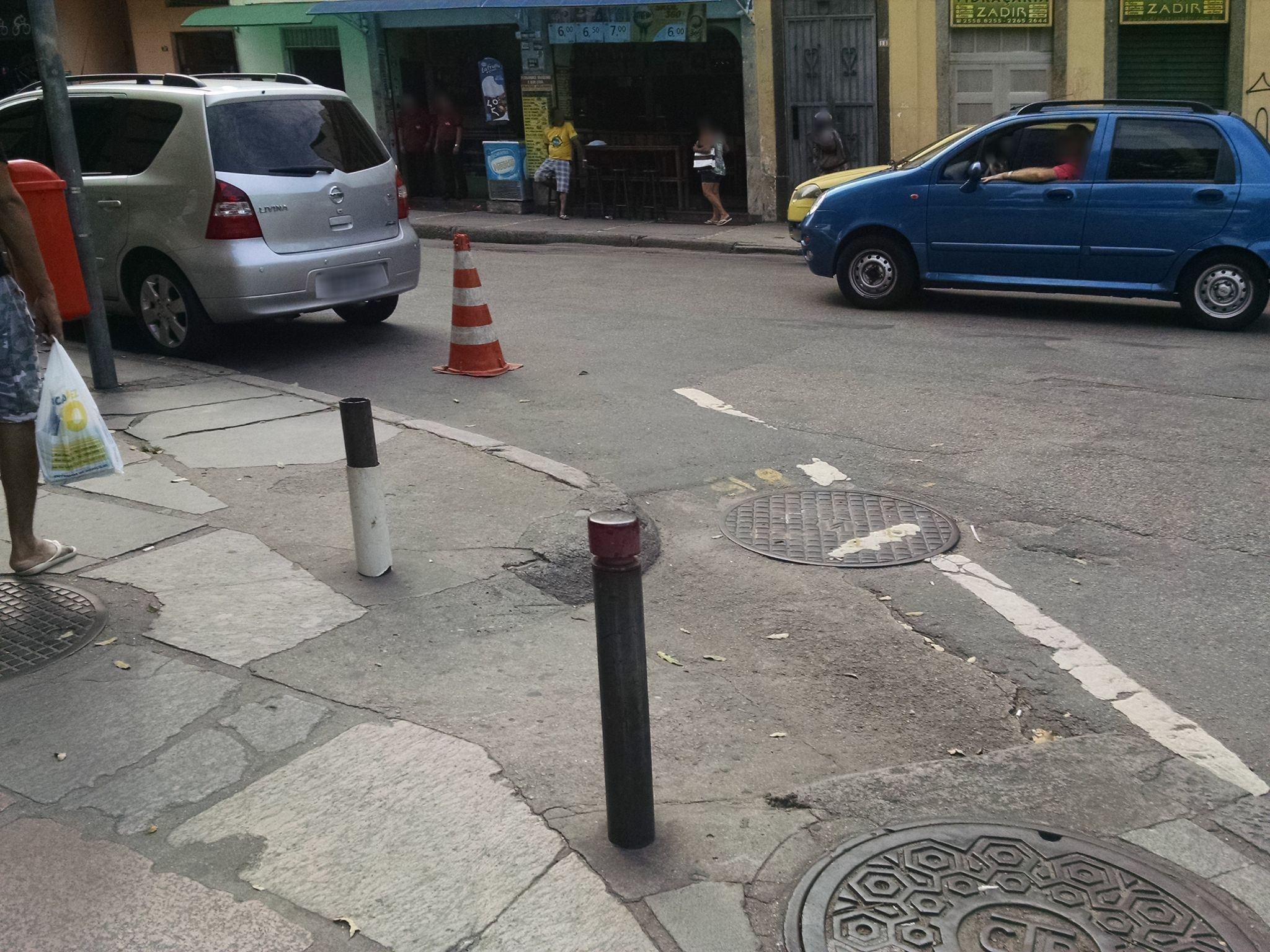 Street-level view near Vidraçaria Zadir, Catete