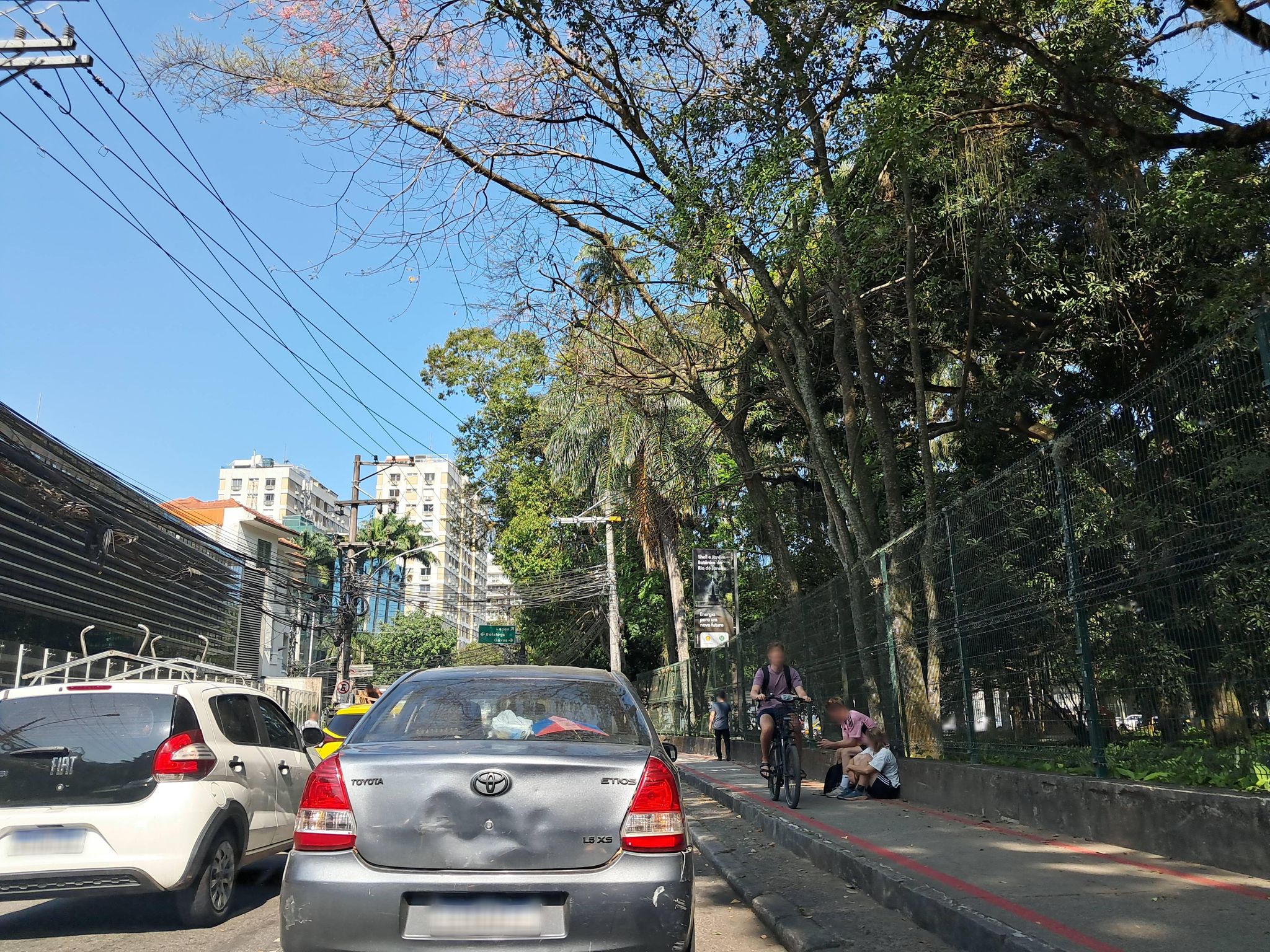 Street-level view near Vila Angélica, Jardim Botânico