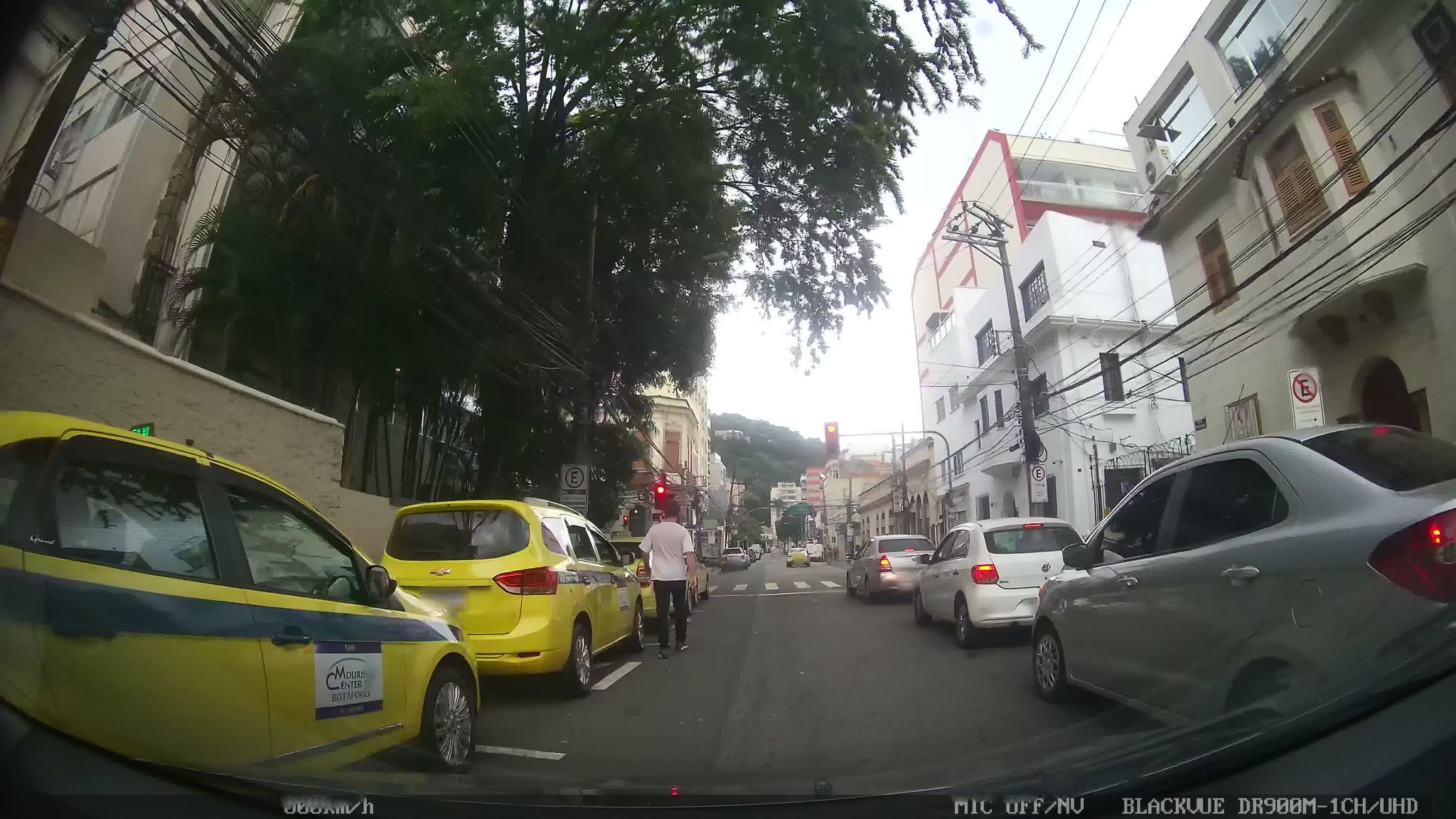 Street-level view near Vila Imperial, Botafogo