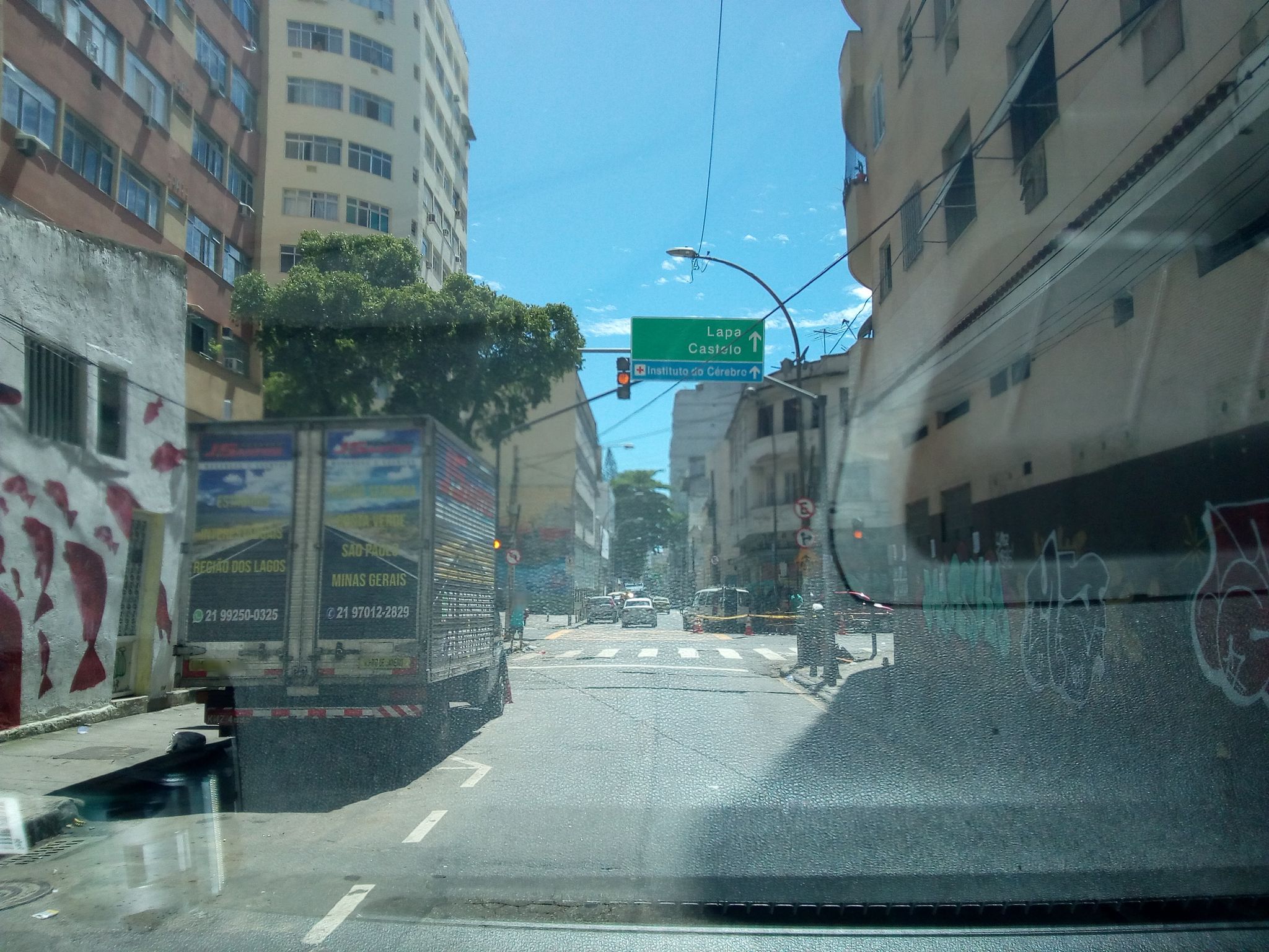 Street-level view near Vila Joana, Centro