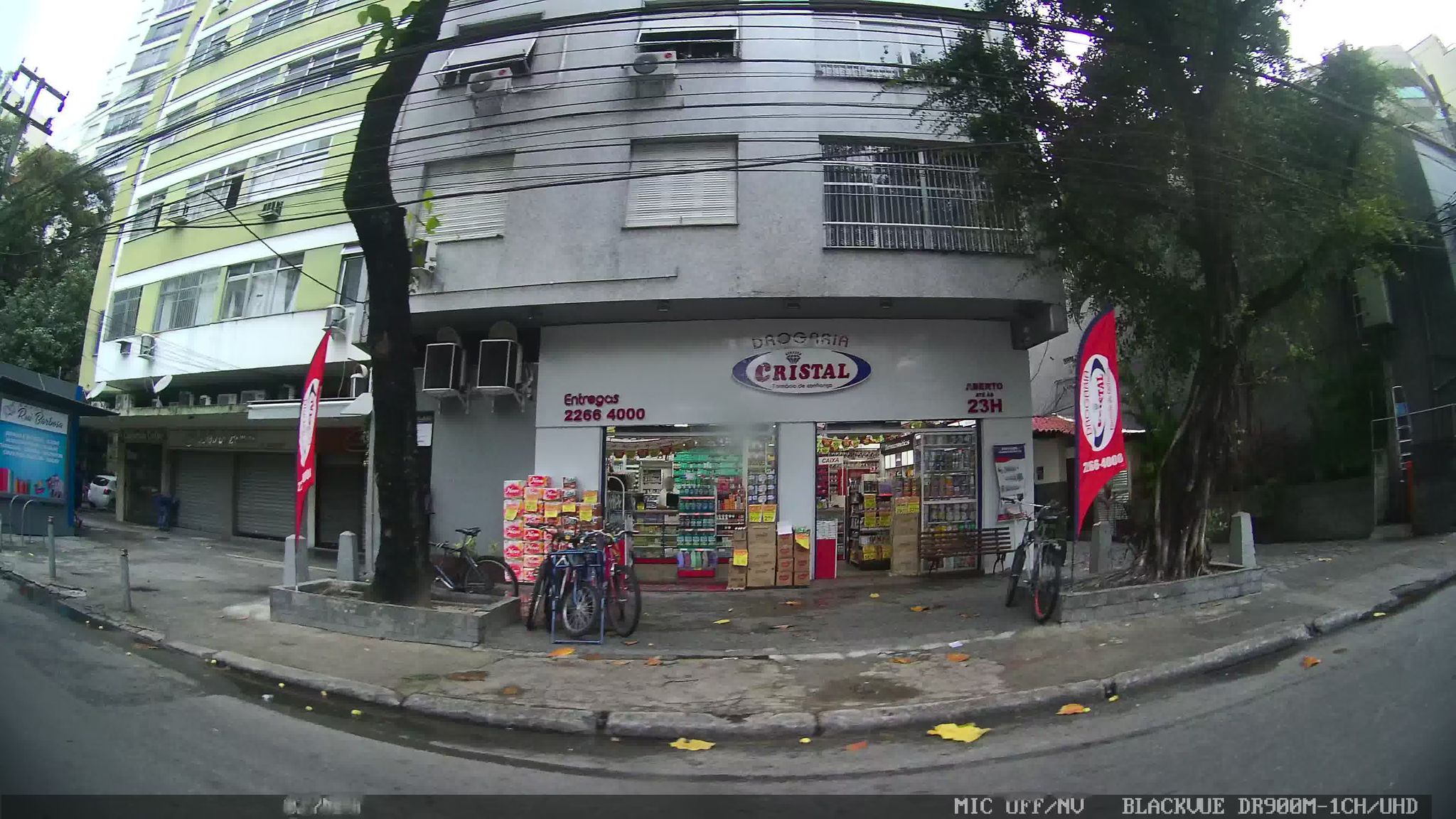 Street-level view near Vila Maria Julia, Botafogo