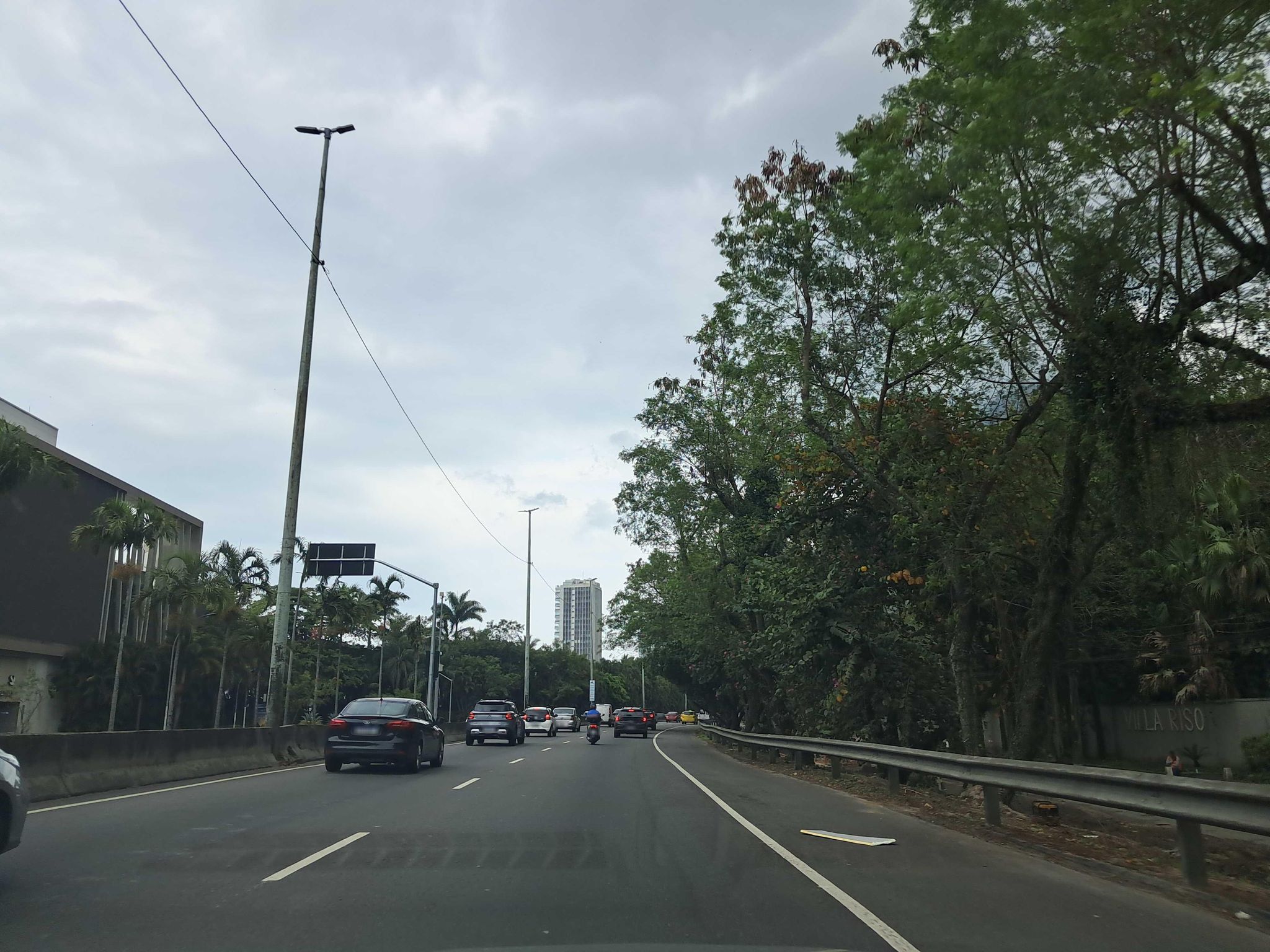 Street-level view near Villa Riso, São Conrado