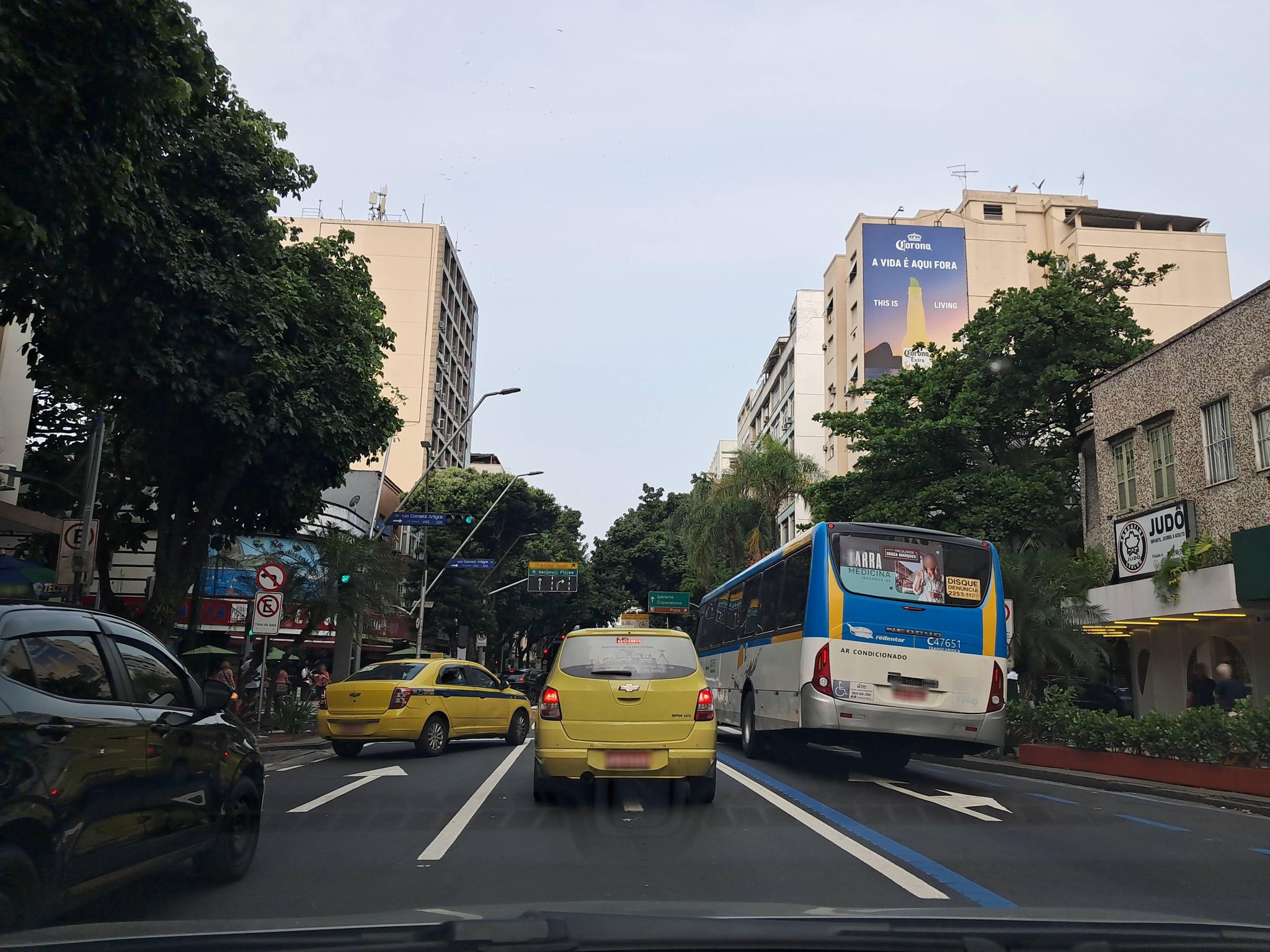 Street-level view near Vitrine do Leblon, Leblon