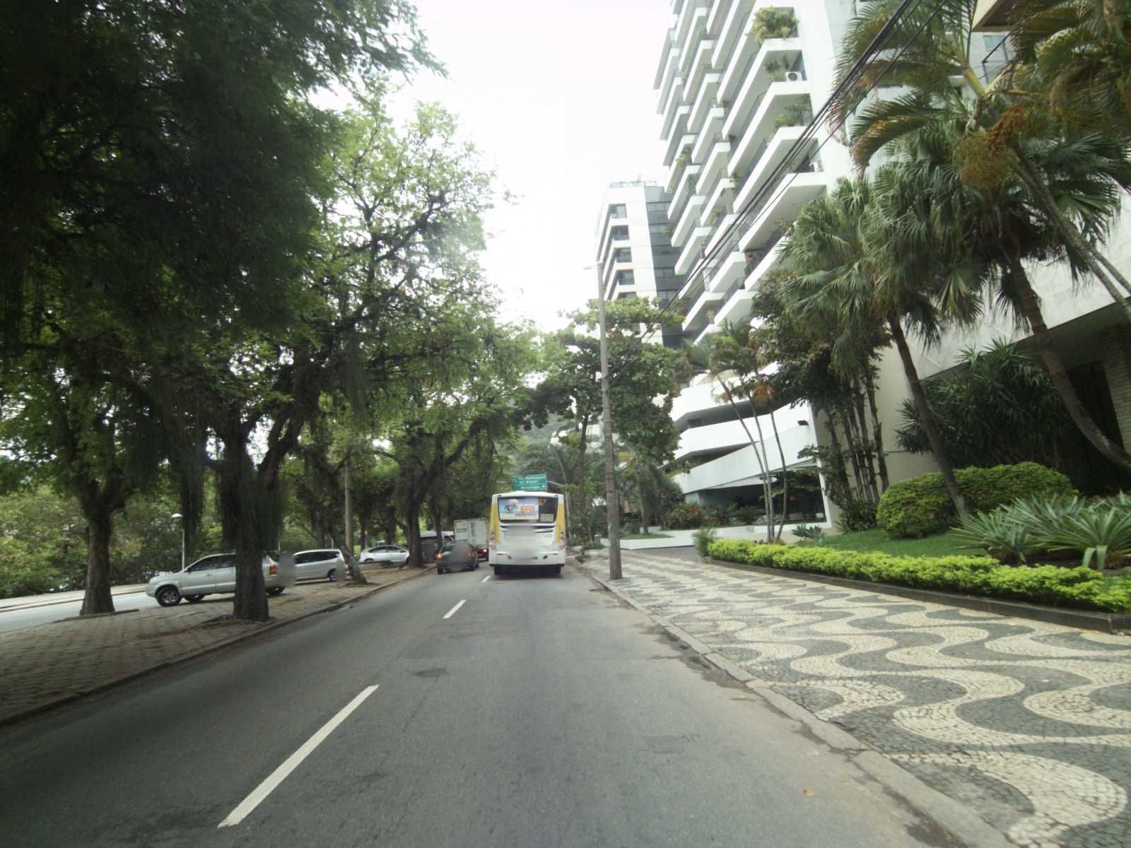 Street-level view near Viva Lagoa, Ipanema