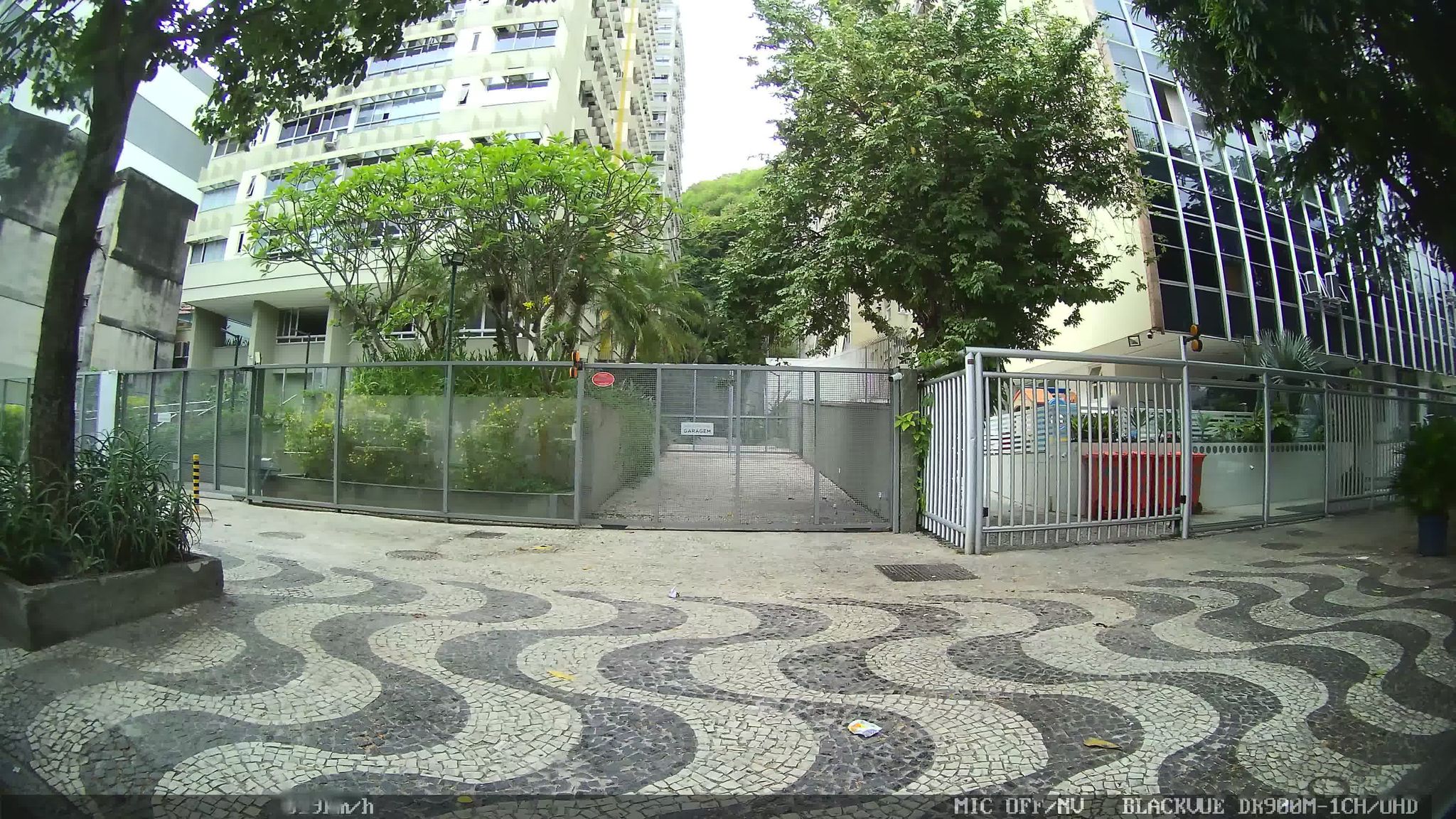 Street-level view near Vivendas da Lagoa, Ipanema