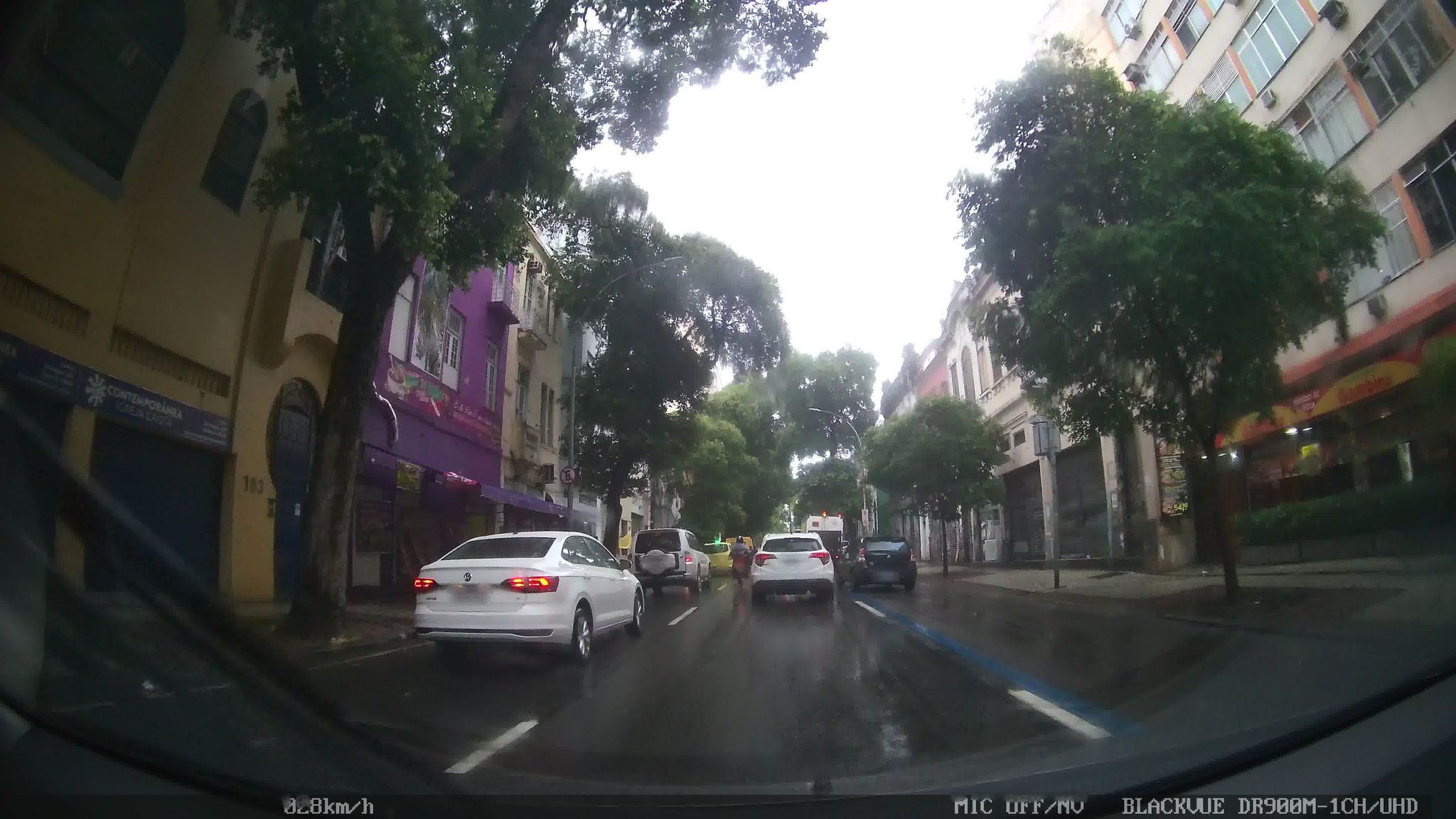 Street-level view near Waldoan, Centro