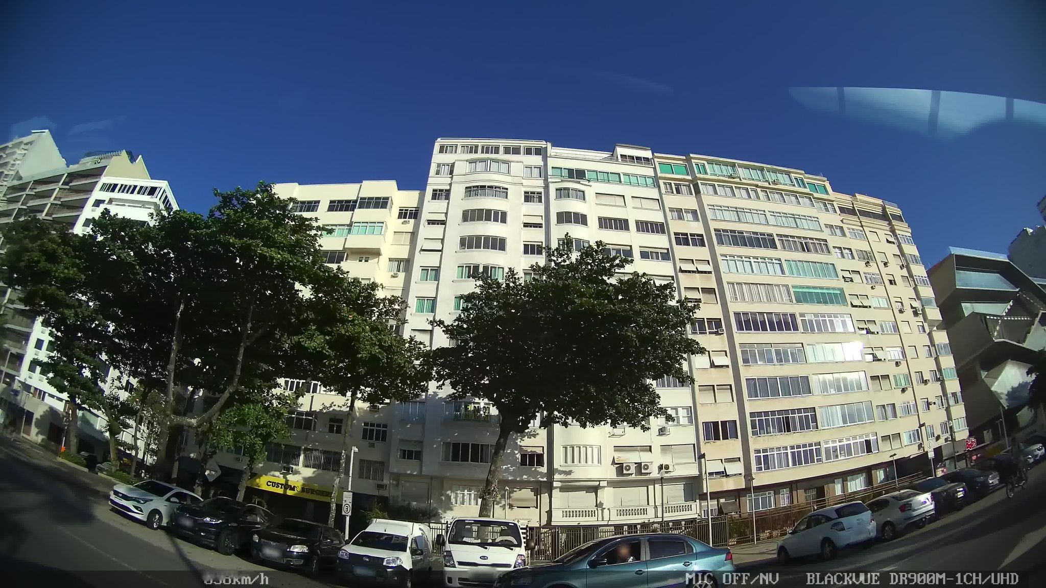 Street-level view near Washington, Copacabana